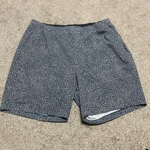 Men’s Lululemon Bowline 8” Shorts Size XL